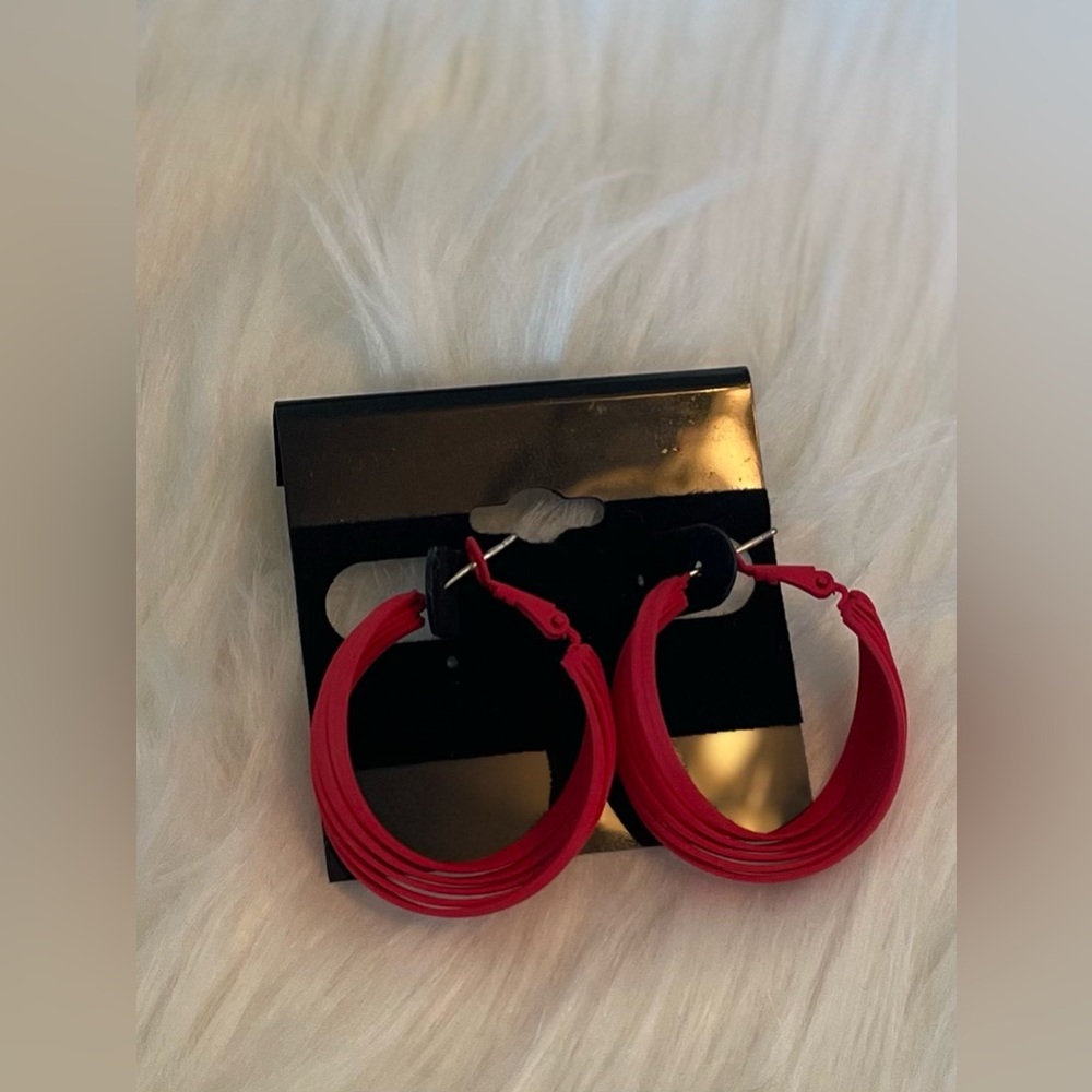RED EARRINGS - Picture 2 of 2